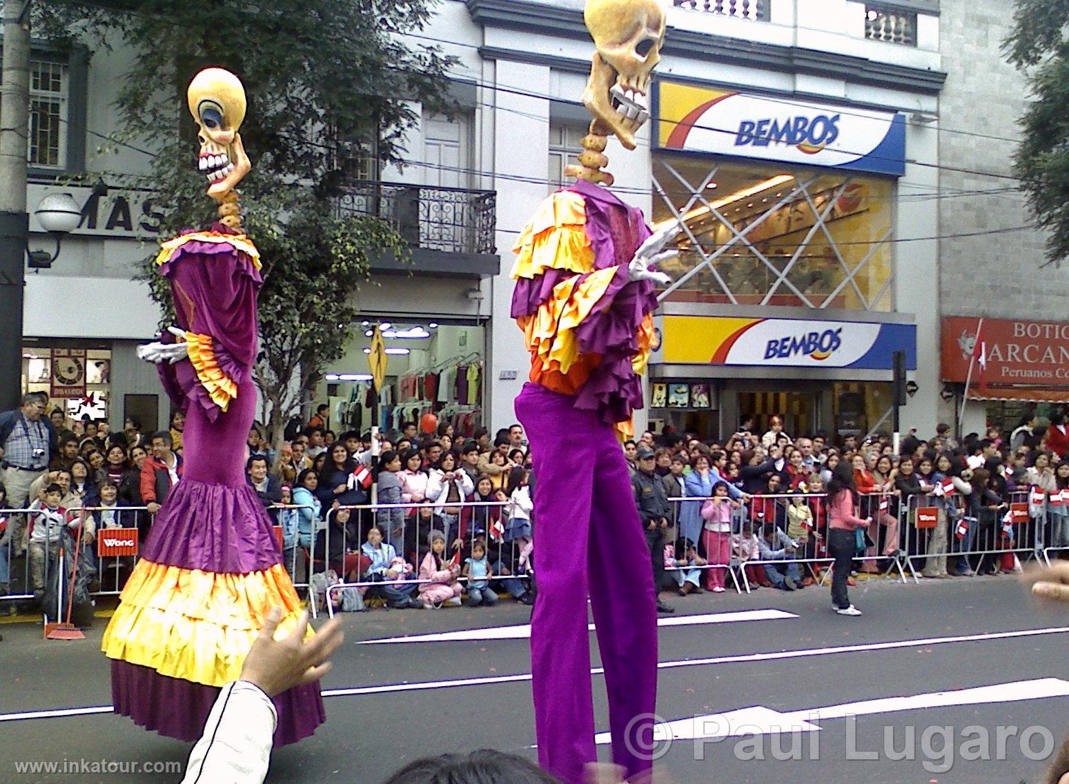 Wong Parade, Lima