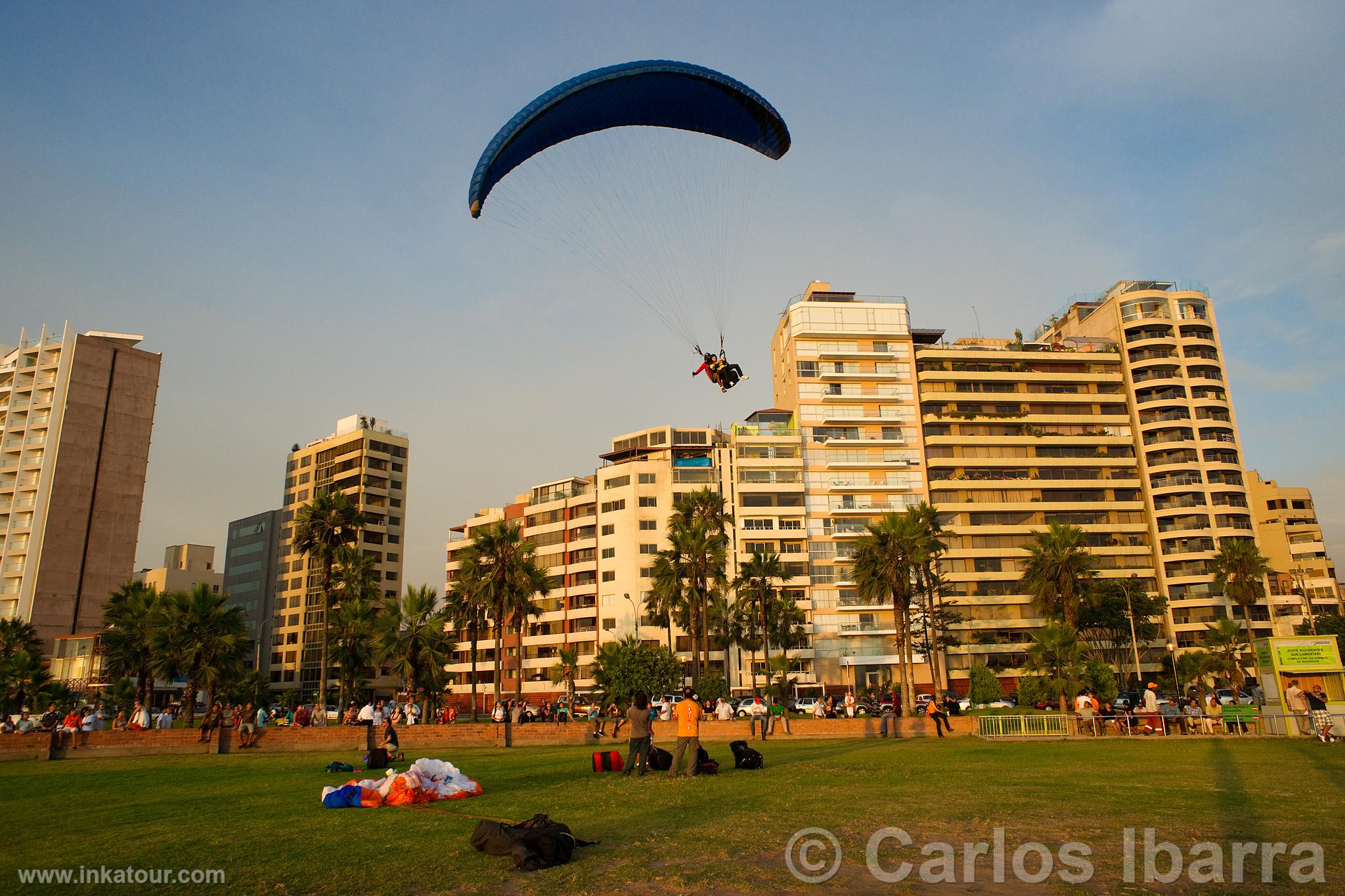 Paragliding, Lima