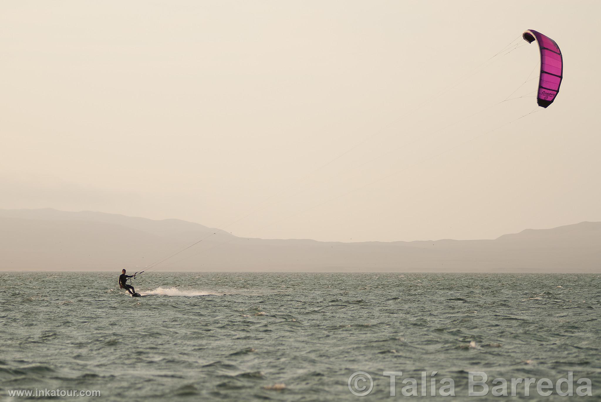 Kitesurfing in Paracas