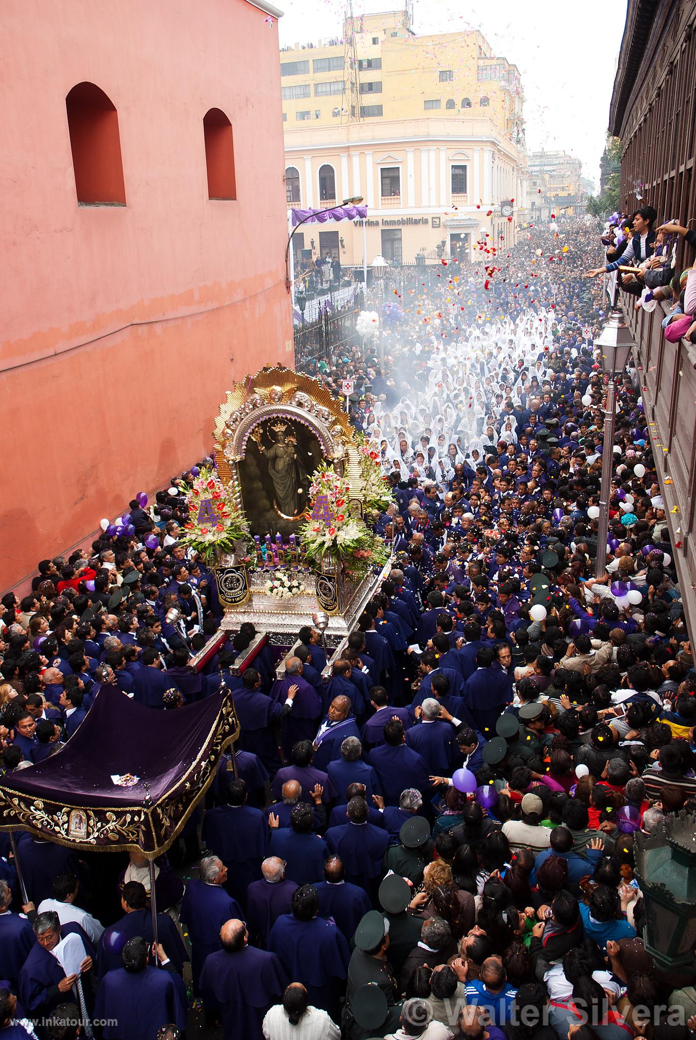 Procession of Seor de Los Milagros