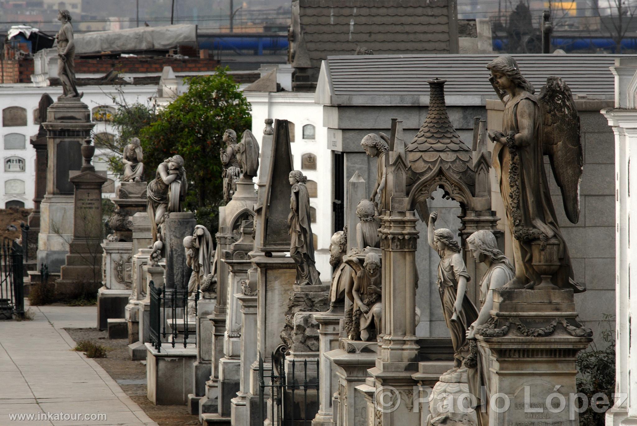 Presbtero Maestro Cemetery