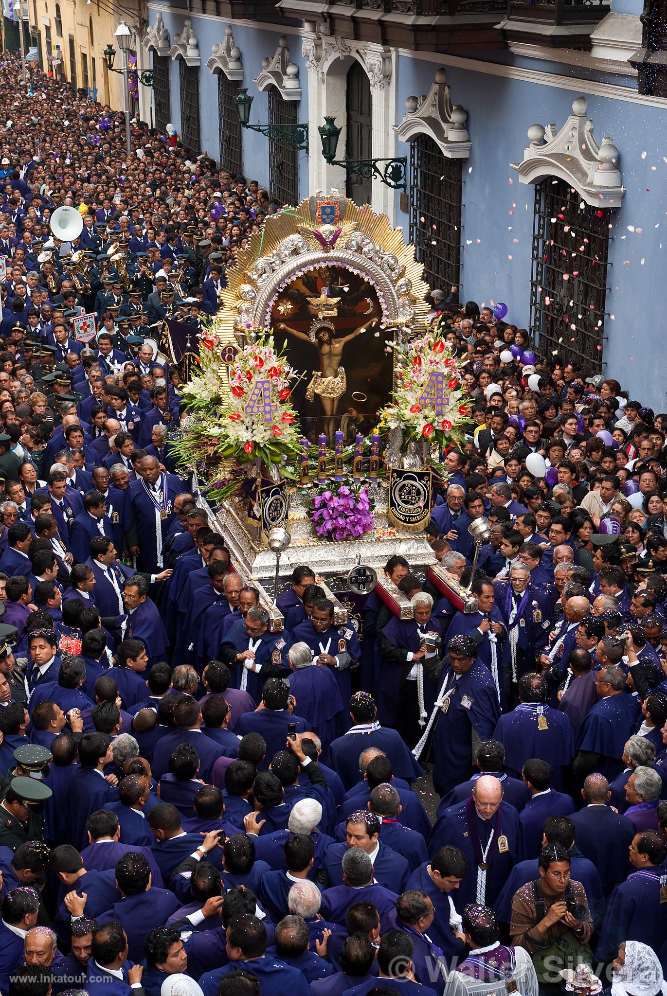 Procession of Seor de Los Milagros