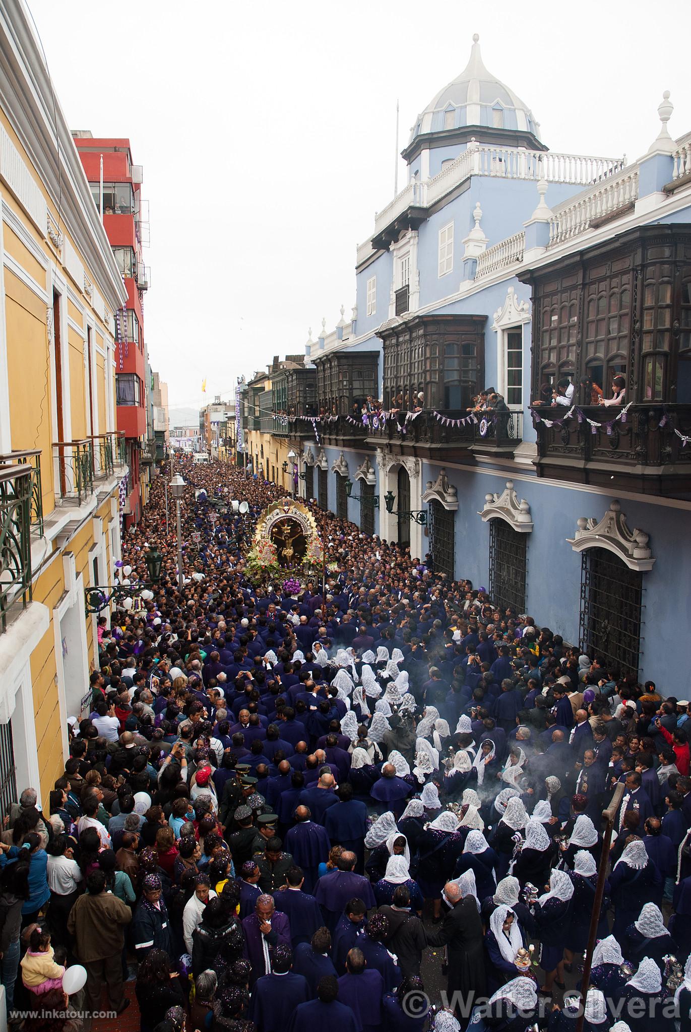 Procession of Seor de Los Milagros