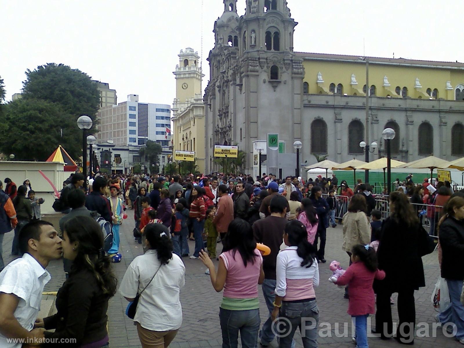 Wong Parade, Lima