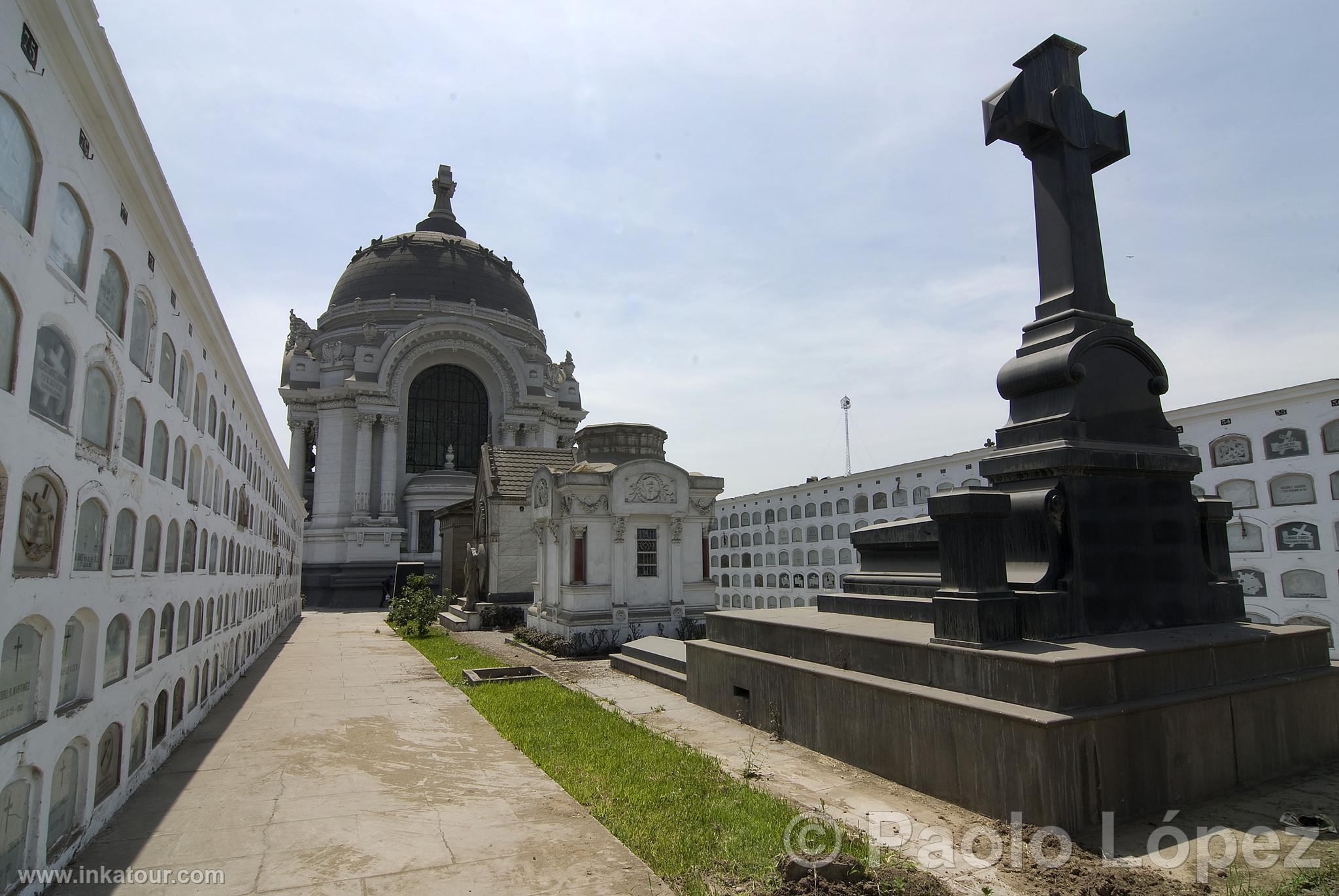 Presbtero Maestro Cemetery