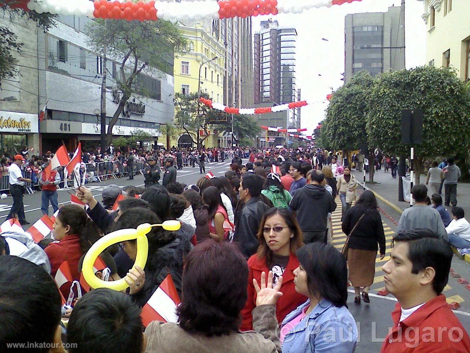 Wong Parade, Lima