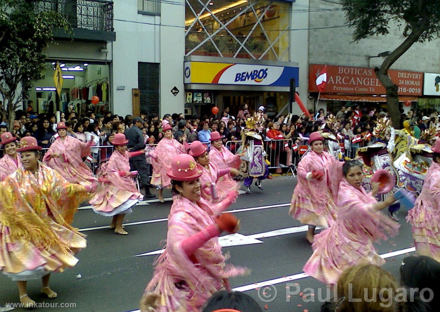 Wong Parade, Lima