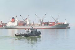 Unloading of containers, Callao