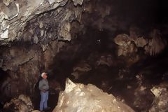 Tunqui Cave