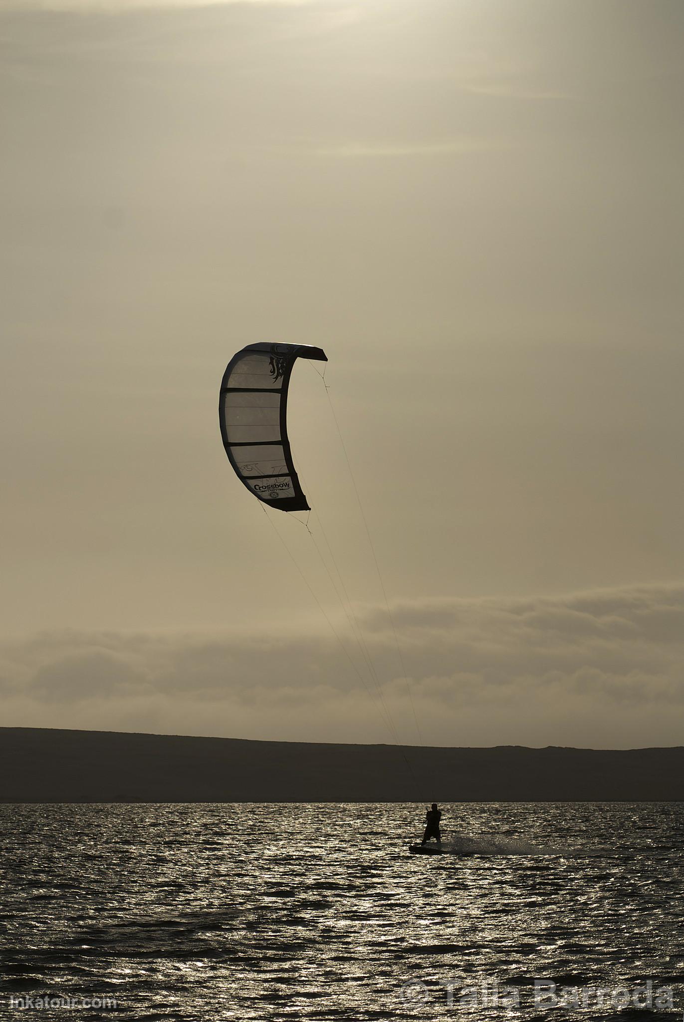 Kitesurfing in Paracas