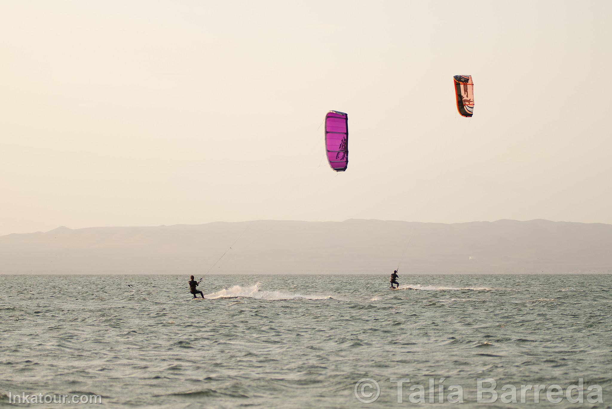 Kitesurfing in Paracas