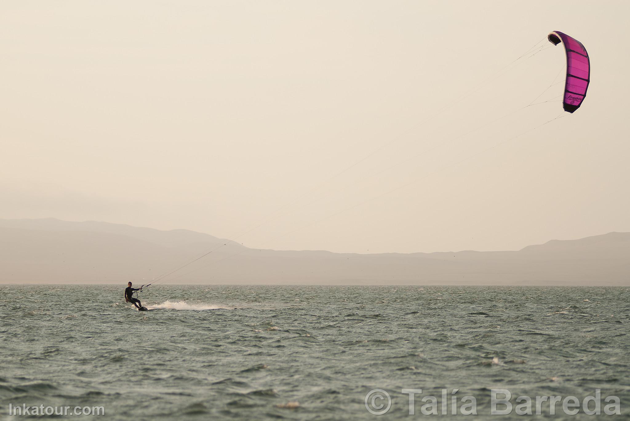 Kitesurfing in Paracas