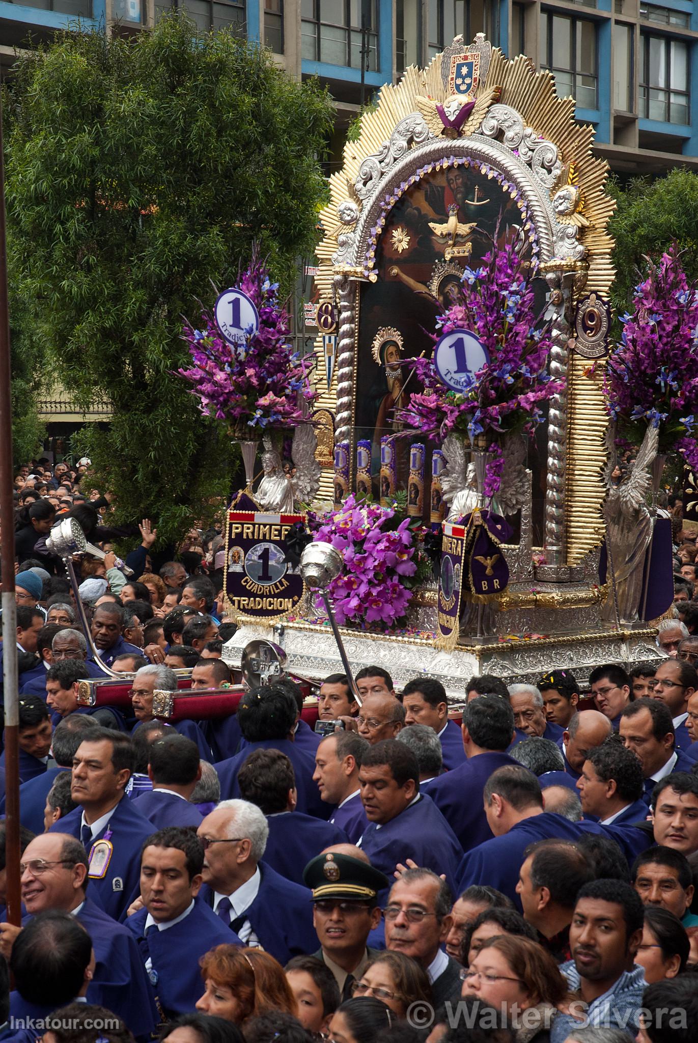 Procession of Seor de Los Milagros