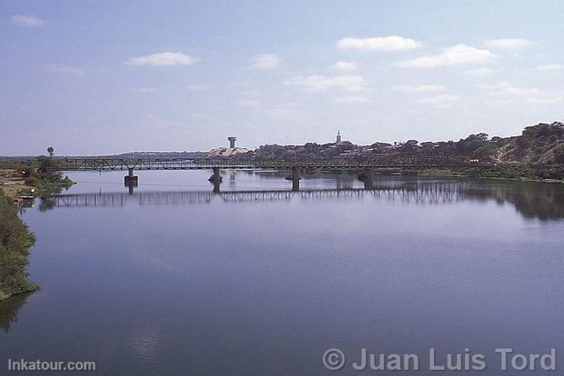 Bridge on the Chira River, Piura