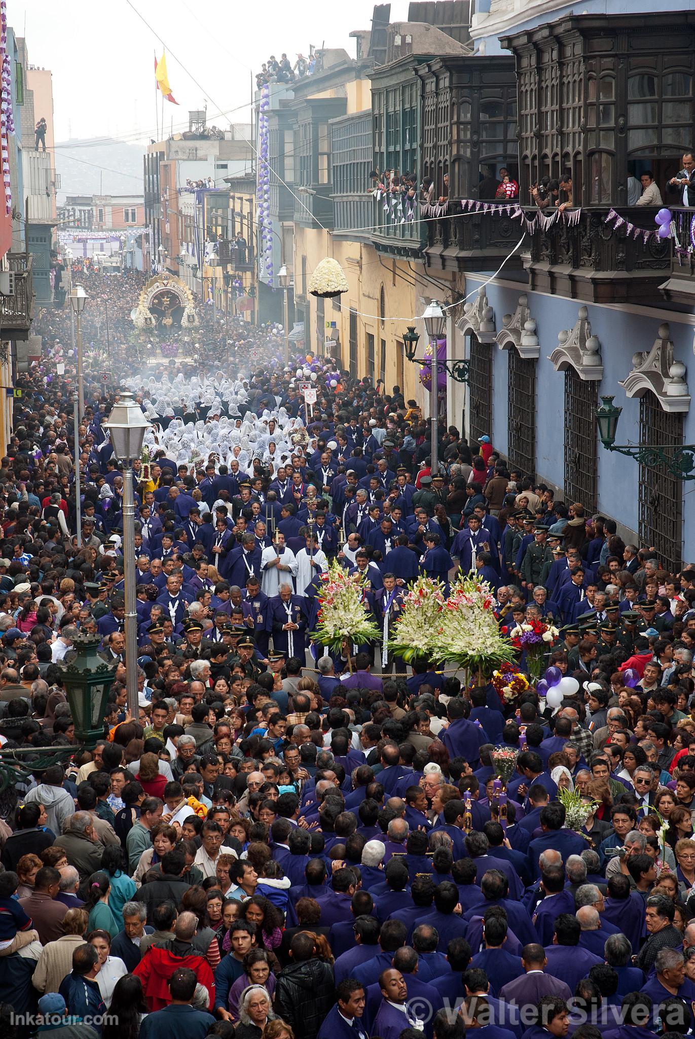 Procession of Seor de Los Milagros